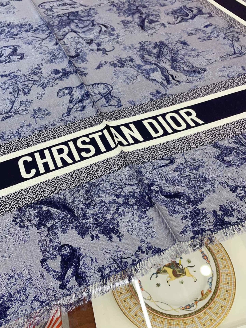 CHRISTIAN DIOR